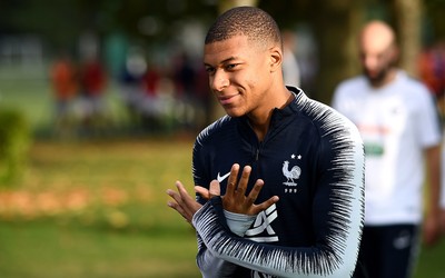 爱游戏热议-法比安鲁伊斯这脚长传找到姆巴佩